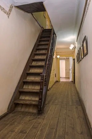 Лестница в привратницкой